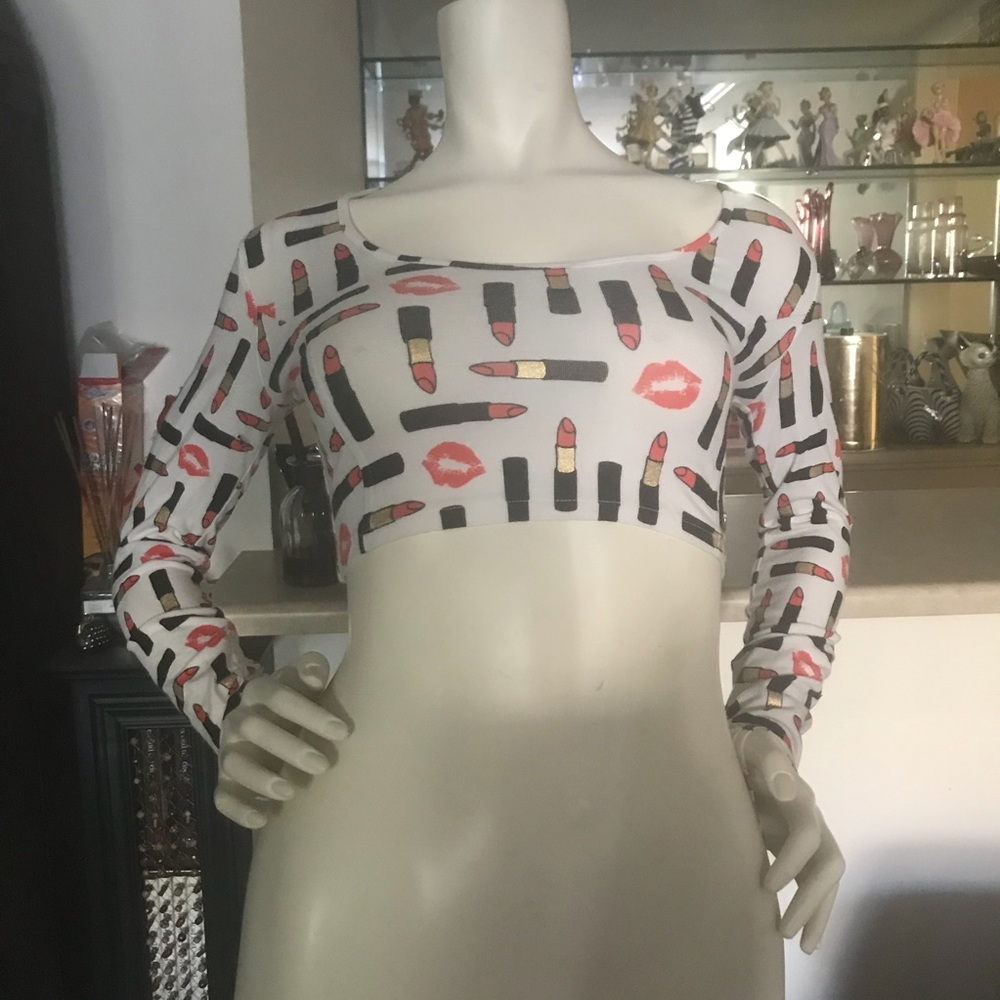 Kendall and Kylie  Lipstick & Kisses crop top S